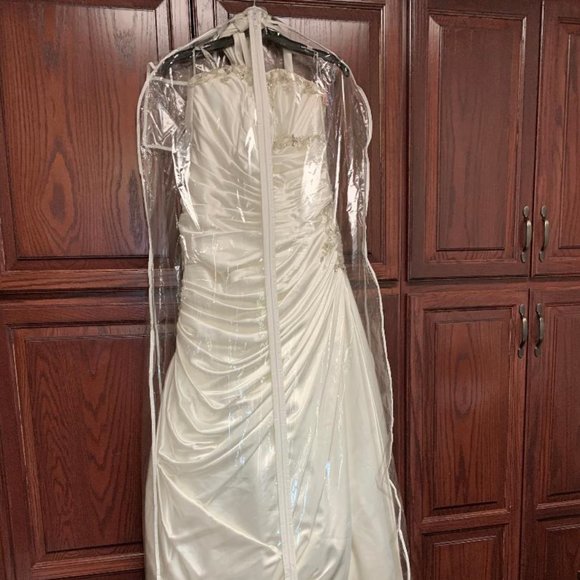 Wedding Dress - Picture 5 of 5